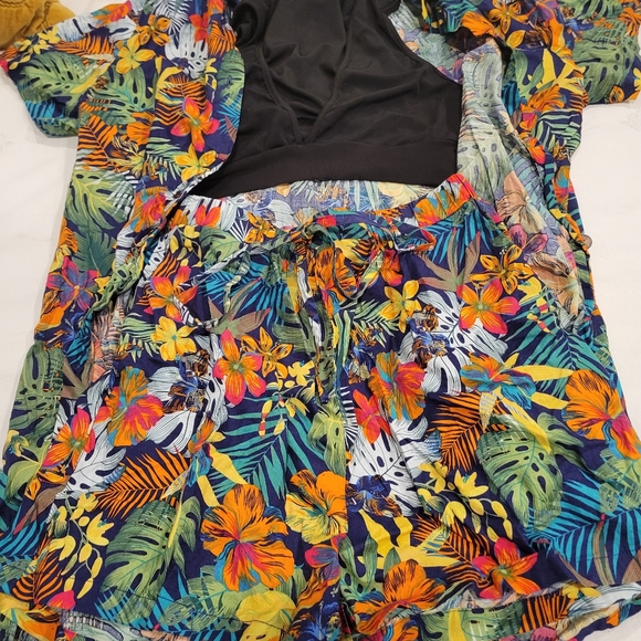 Full outfit - Picture 2 of 2